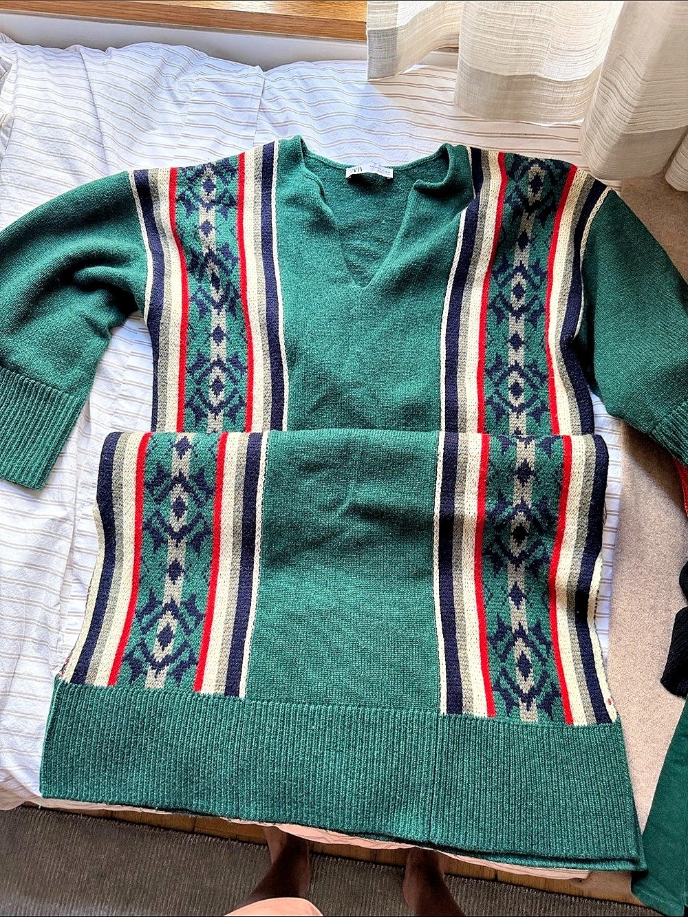 Zara Geometric V-Neck Sweater in Green & Red Size Medium- or one size fits all